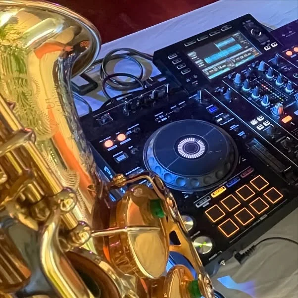 Loved playing last night with @danjones_14 for a private #wedding on the @qe2dubai! Check out Dan, new DJ talent in Dubái, recently played for @sinsundayibiza opening @obeachibiza 

For #saxanddj bookings contact me on +971501055017

#yachtpartydubai 
#dubaiparty
#weddingmusic
#weddingmusicians 
#weddinginspiration