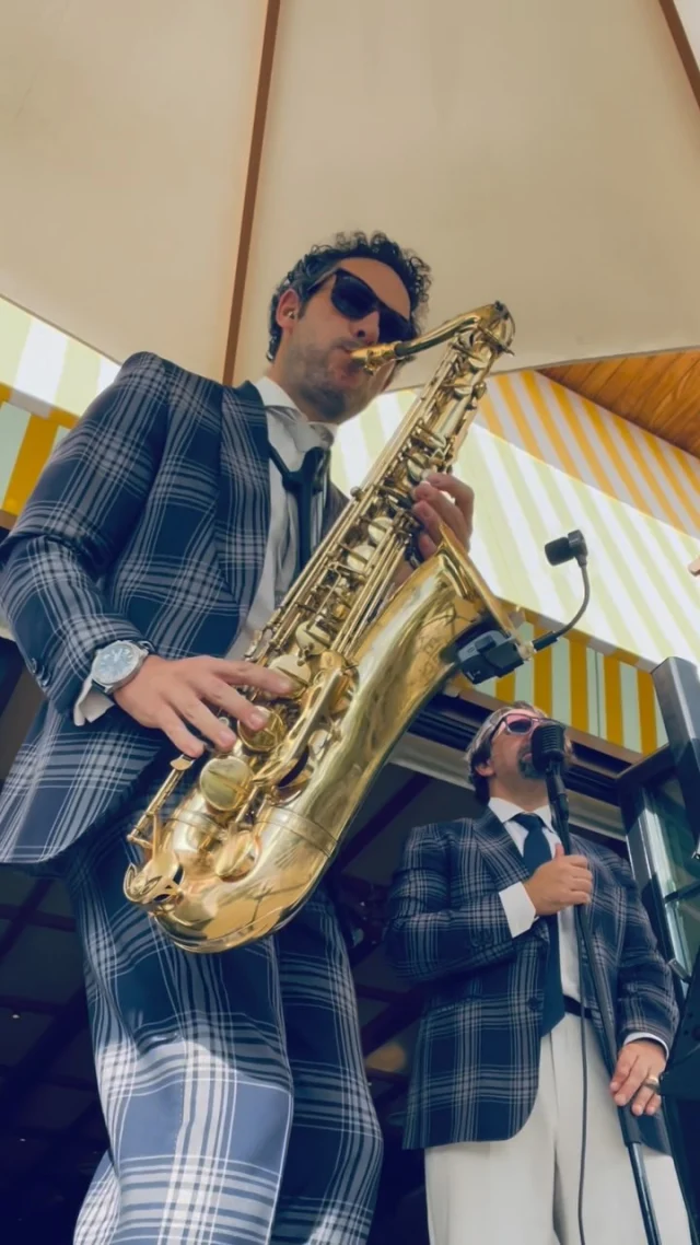 Nothing like a beautiful afternoon at @isolarestaurantdubai in this weather with a bit of #aha #takeonme @markzittieifratellicoltelli 

#italianswing
#notjustitalianswing
#brunch
#saxophoneplayer 
#italianstyle