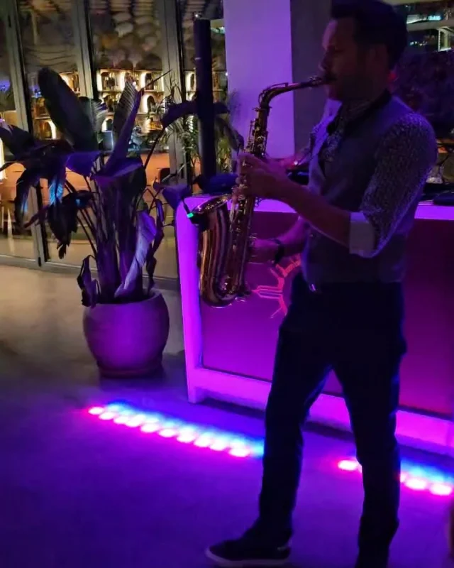 I love playing private events when it’s for friends and their families! 
A few videos from last weekend at @playadubai 

#saxplayer 
#internationalsaxophonist 
#saxanddj 
#saxdubai 
#housemusiclovers
#freedfromdesire 
#jubel